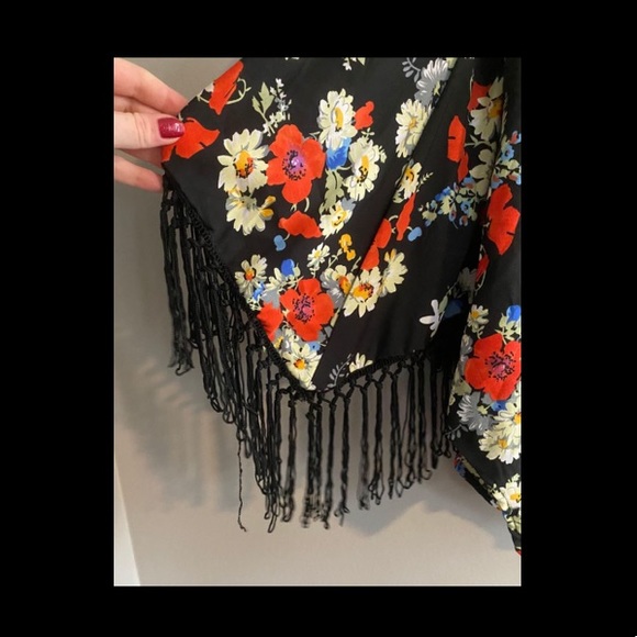 Boutique Floral Kimono - Picture 2 of 2